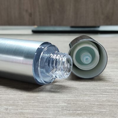 بيع المصنع بالجملة 15 مل 20 مل 30 مل مضخة لوشن بلاستيكية فضية زجاجة خالية من الهواء لتعبئة مستحضرات العناية بالبشرة